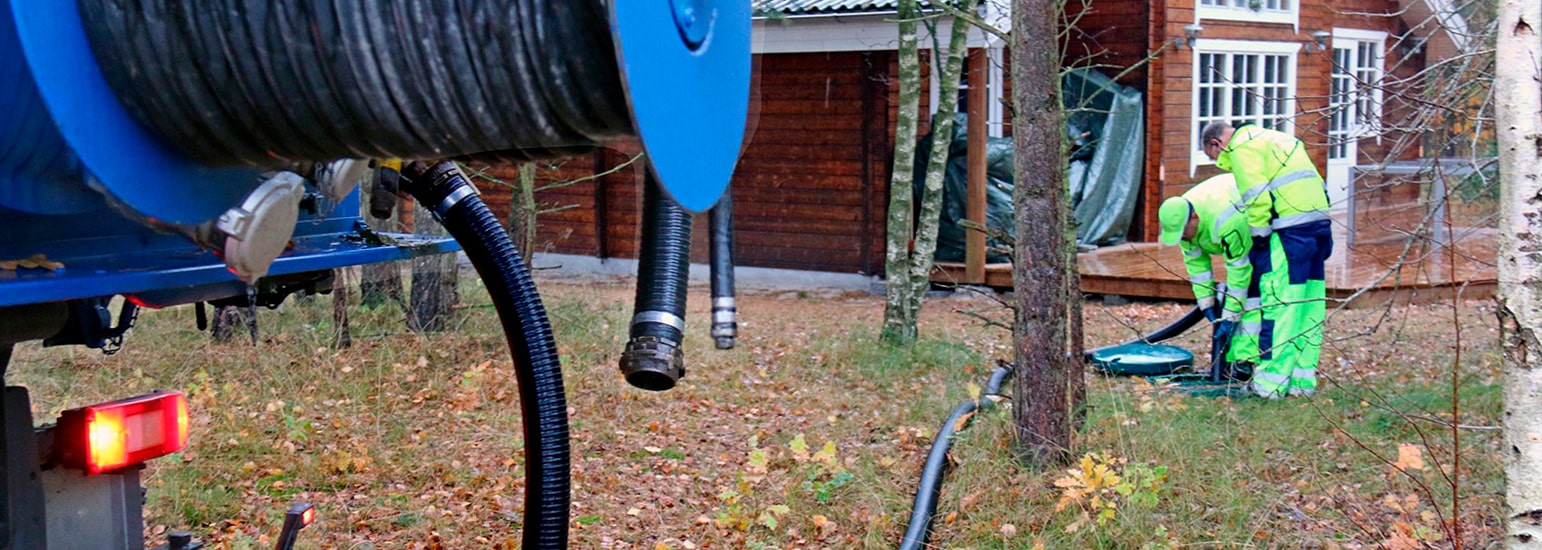 kloakrensning med slamsuger